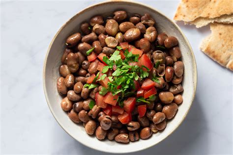  Ful Medames - A Savory Egyptian Delight Combining Creamy Beans and Aromatic Spices!